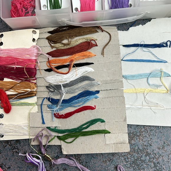Embroidery Floss Lot with Cross Stitch Fabric - Picture 10 of 13